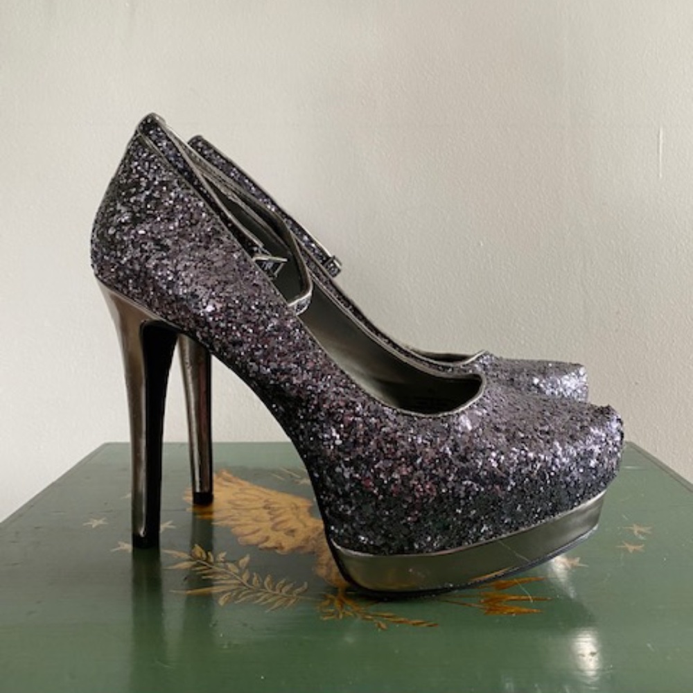 Mossimo 5 Inch Silver Glitter Platform Heels